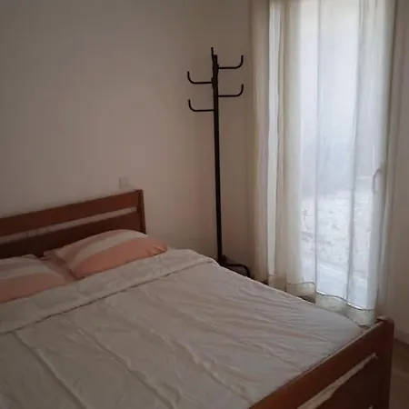 Avec Jardin Apartment *