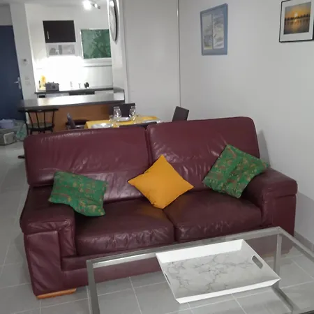 Avec Jardin Apartment