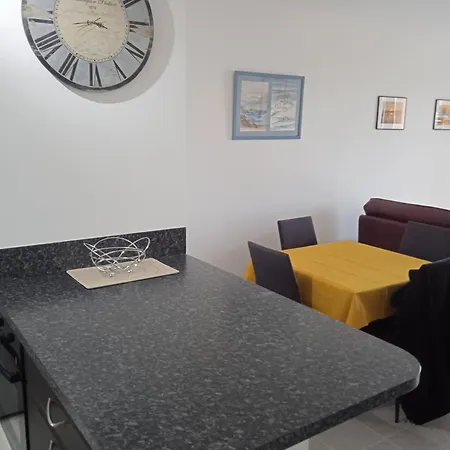 Avec Jardin Apartment *