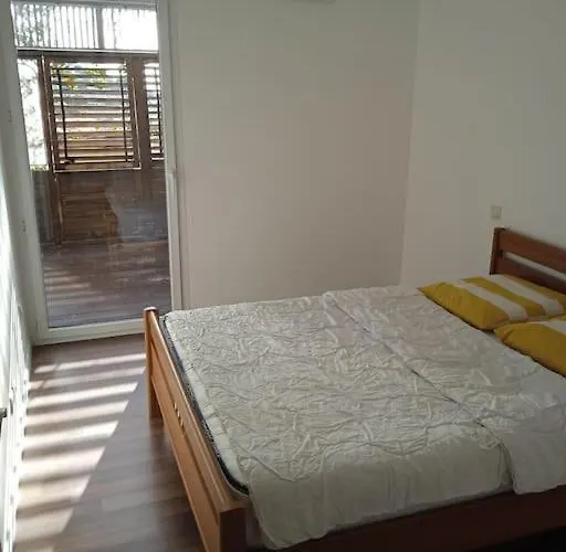 Avec Jardin Apartman *