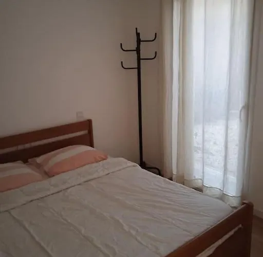 Avec Jardin Apartman *